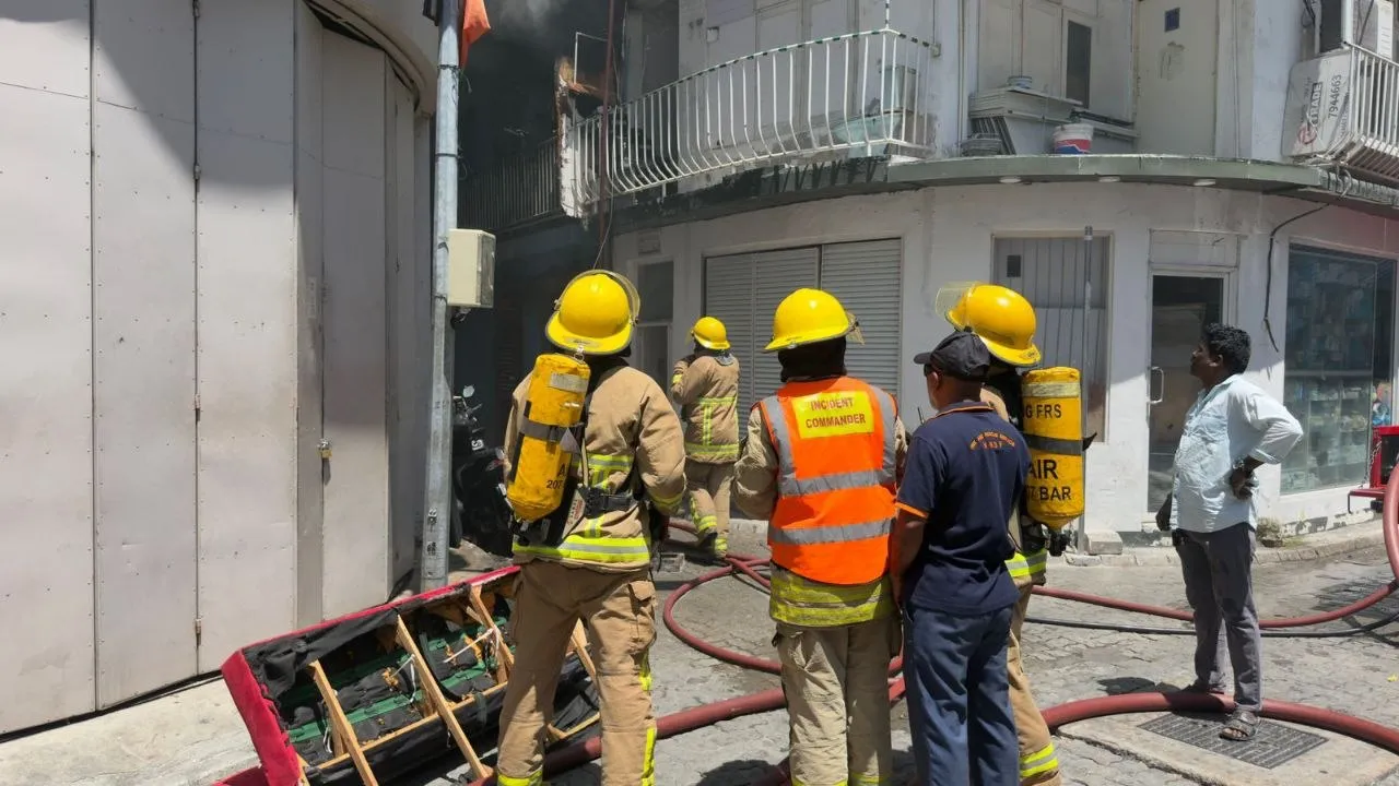 މާލޭގައި އަލިފާނުގެ ހާދިސާއެއް ހިނގައި އަންހެން ފުލުހަކަށް ފަރުވާދެނީ