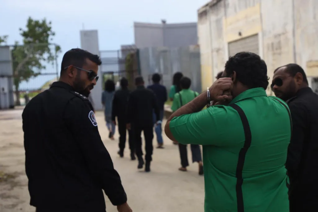 ޕެރޯލަށް އެދި ހުށަހަޅާފައިވާ ގައިދީންގެ ތެރެއިން ޝަރުޠު ހަމަވާ މީހުންނާ އިންޓަވިއުކޮށްފި