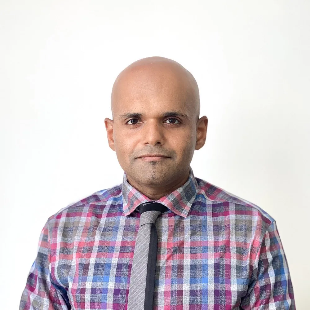އެޗްއާރްސީއެމް ގެ ނާއިބު އަދުހަމް ވަޒީފާއަށް ނުނިކުމެ އޮސްޓްރޭލިޔާގައި ދިރިއުޅޭތާ އެތައް ދުވަހެއް!