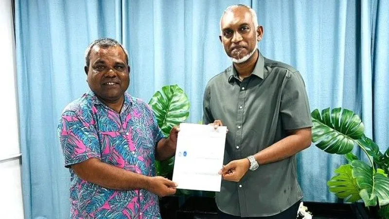 ފައިނުގެ ރައީސްގެ މެމްބަރ ފޯމް ހަވާލުކުރެއްވުން