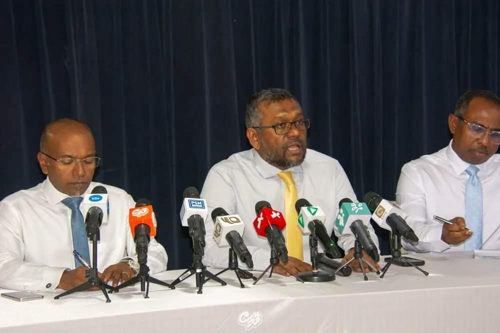 ޑިމޮކްރެޓްސް އާއި އެމްޑީޕީން މިއަދު ބޭއްވި ނޫސްވެރިންގެ ބައްދަލުވުމުގެ ތެރެއިން--ފޮޓޯ/ވޮއިސް