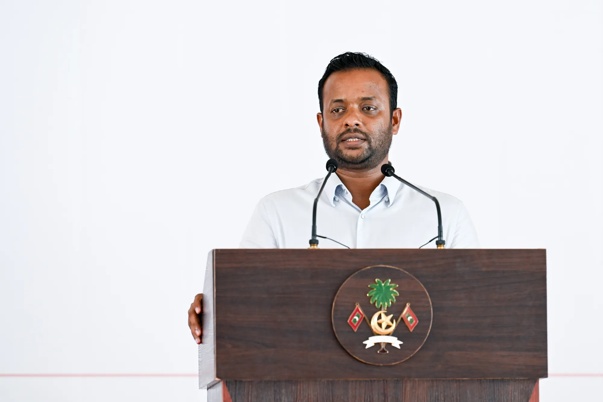 އިމާރާތް ކުރުމާއި ބިނާރާ ބެހޭ ވަޒީރު ޑރ. ޢަބްދުﷲ މުއްޠަލިބު-- ފޮޓޯ: ރައީސް އޮފީސް
