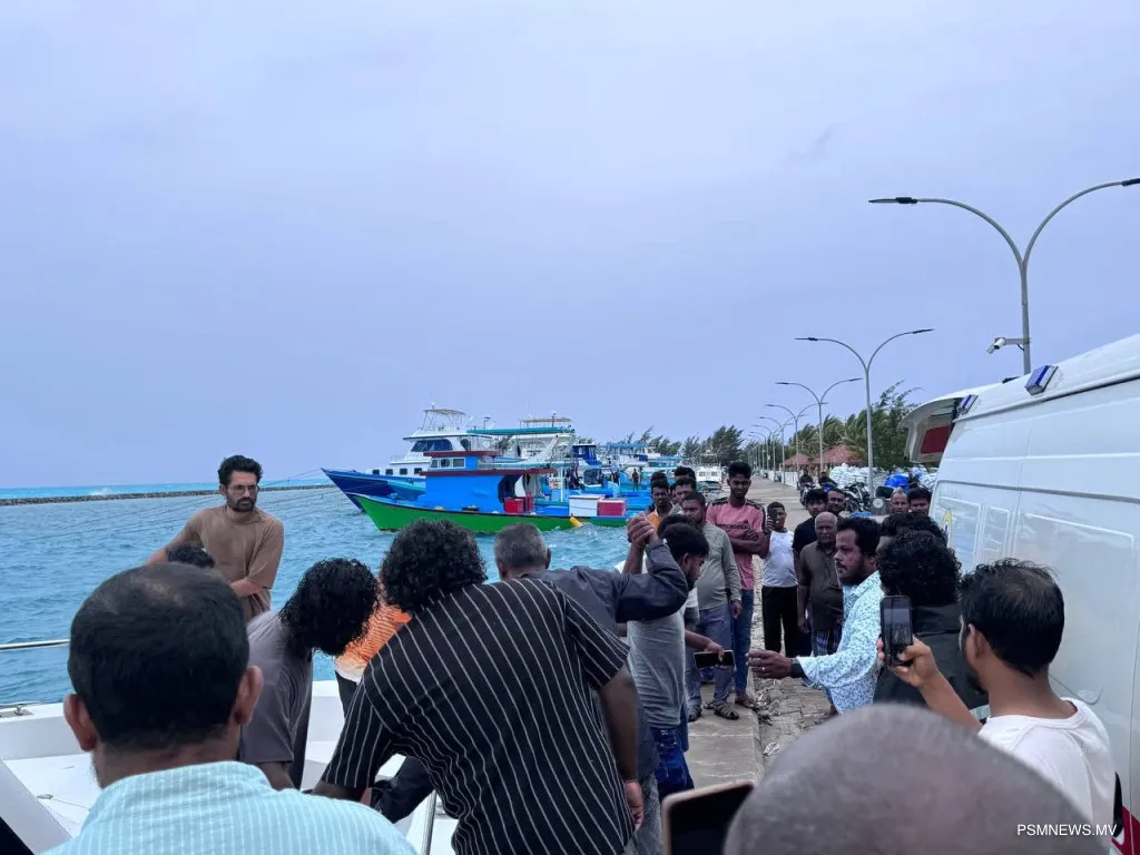 ކޮޅުވެއްޓި ބަންޑުންޖަހާލައި ގެއްލުނު ދެ މީހުން އަދިވެސް ނުފެނޭ