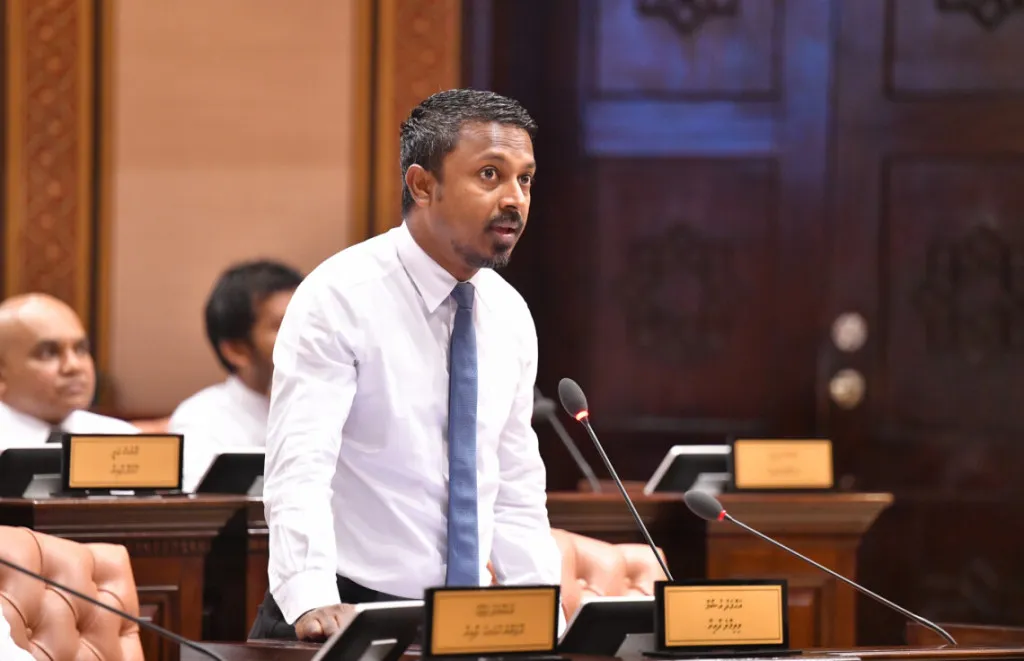 ނަޝީދު ވަކިކުރުމުގެ ޤަރާރު ކުރިއަށް ނުގެންދެވޭނެ ސަބަބެއް ނެތް: އުޝާމް