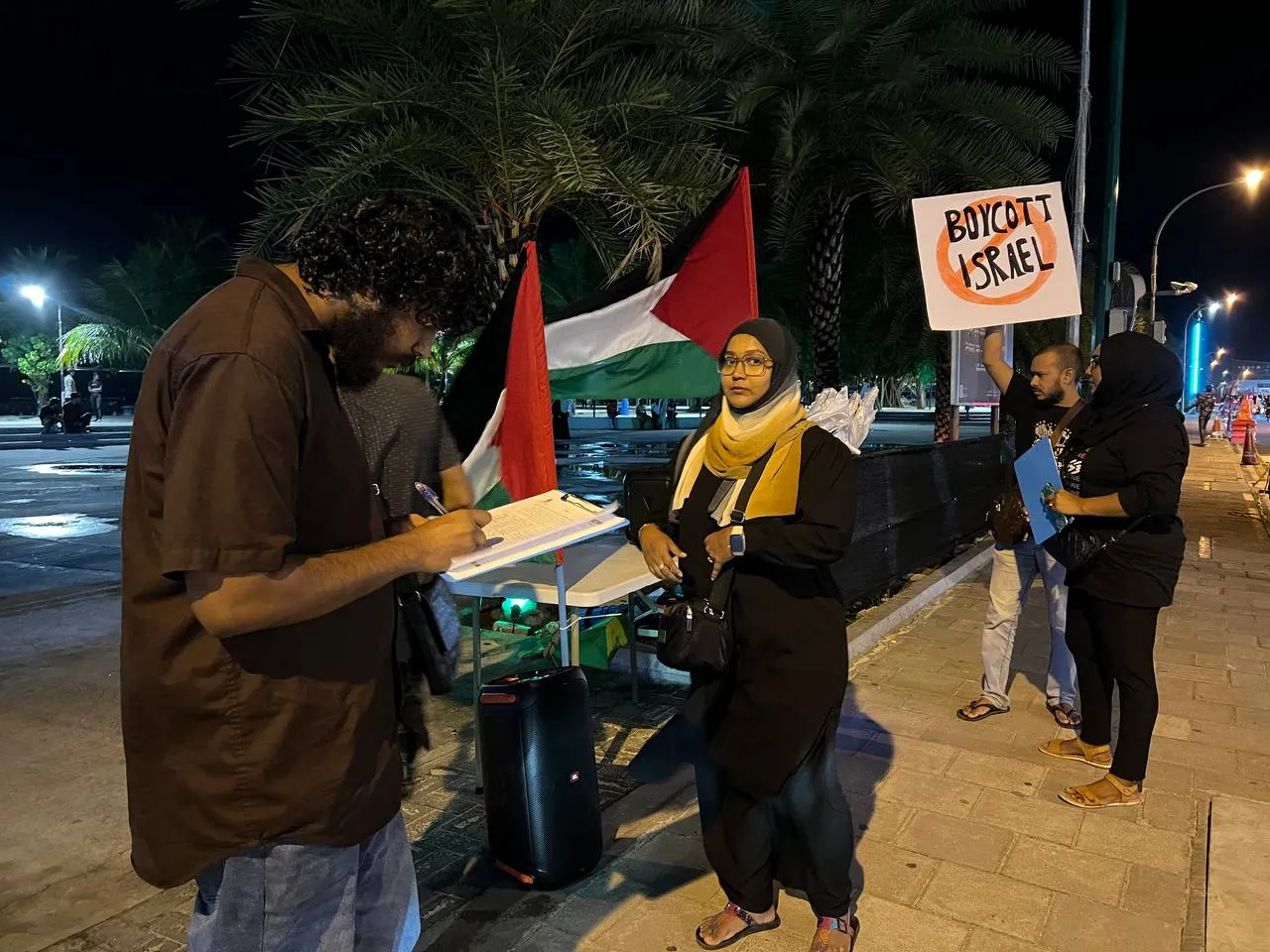 އިސްރާއީލު މީހުން ރާއްޖެ އެތެރެވުން މަނާކުރާ ޕެޓިޝަންގައި ސޮއިކުރަން ފަށައިފި
