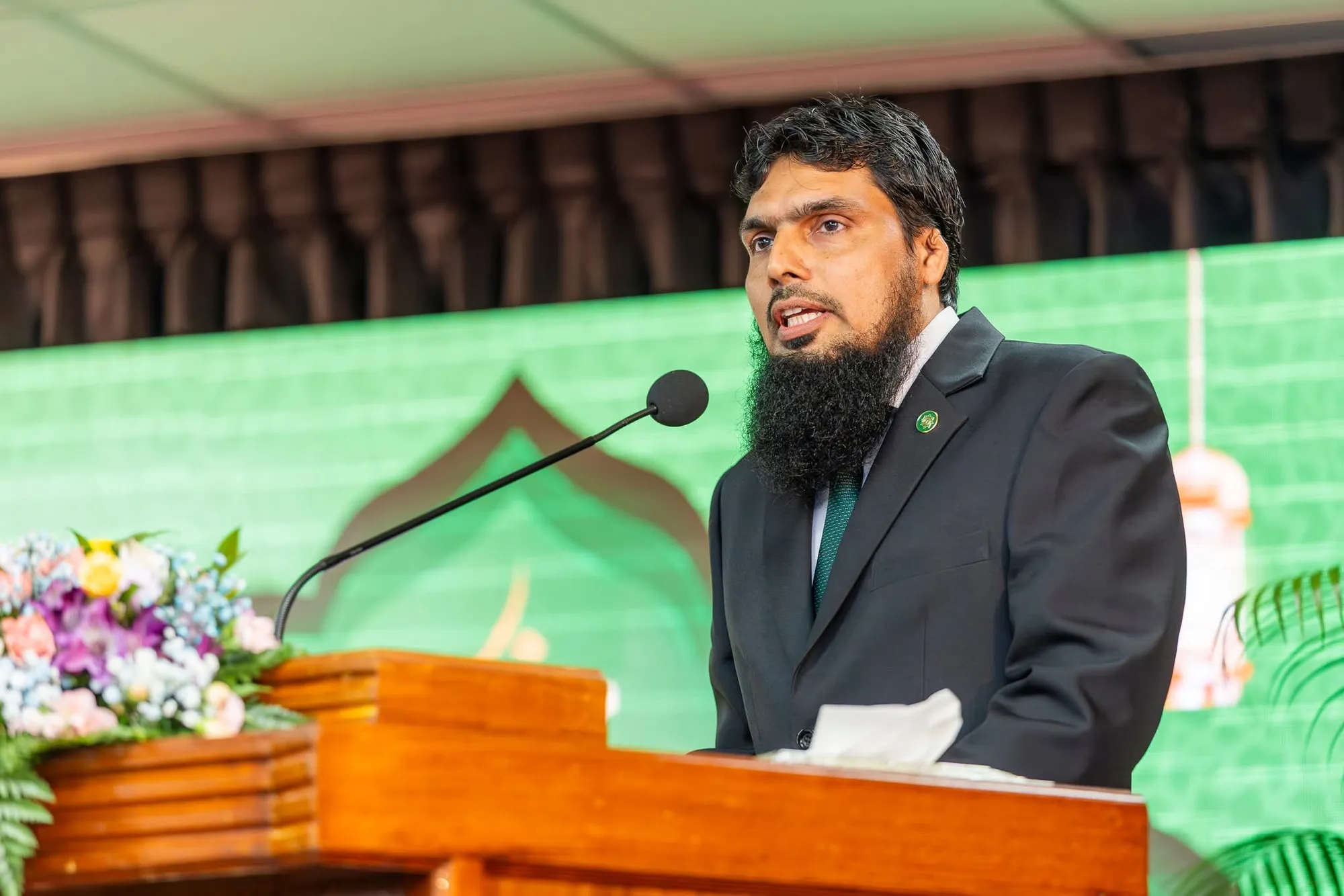 އިސްލާމީ ޔުނިވާސިޓީގެ ވައިސް ޗާންސެލަރ ޑރ. ޢަލީ ޒާހިރު ބިން ސަޢީދު ޤާސިމް: ފޮަޓޯ/ އިސްލާމިކް މިނިސްޓްރީ