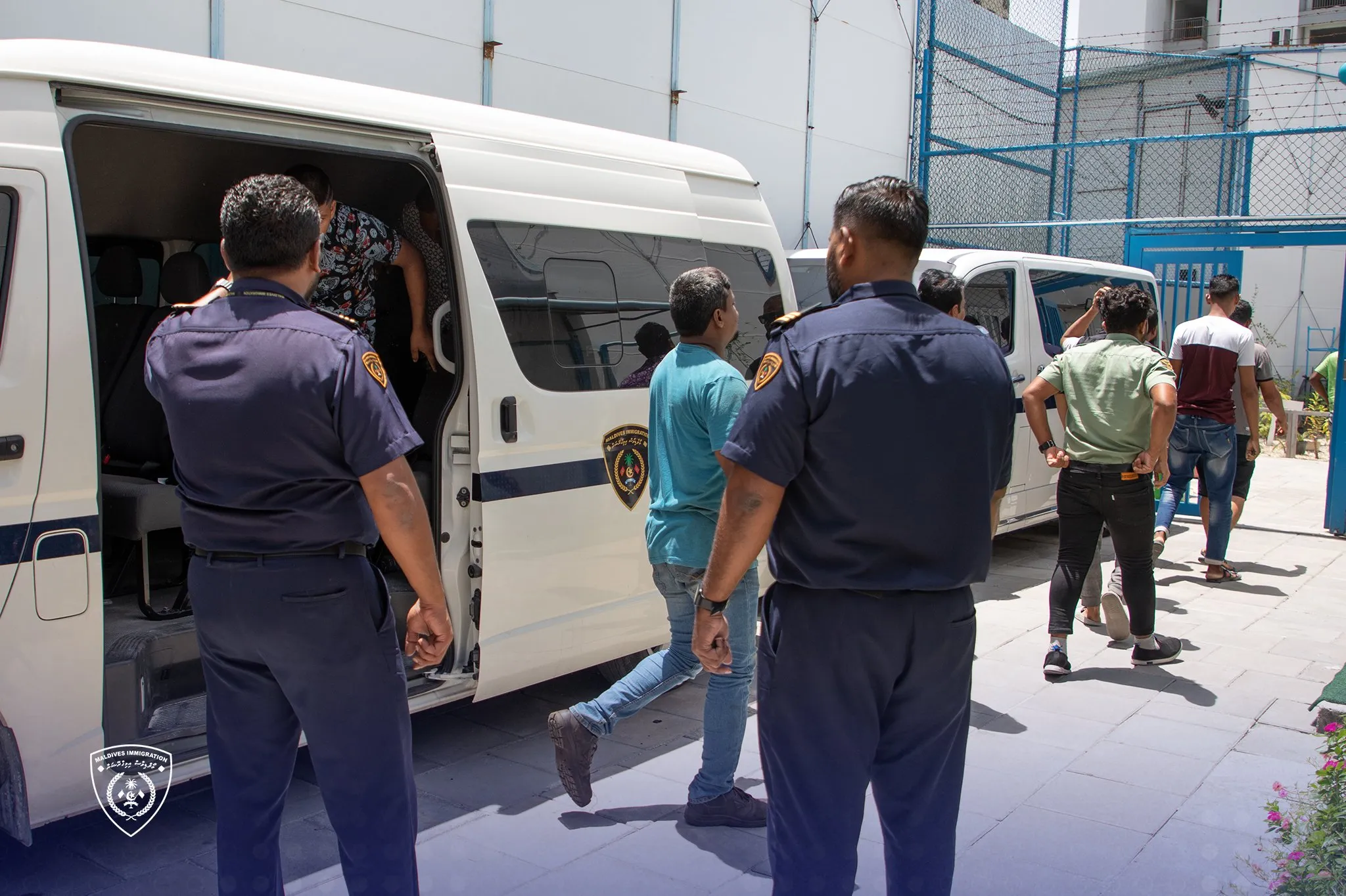 15 ބިދޭސީން ހައްޔަރުކުރުން : ފޮޓޯ: އިމިގްރޭޝަން