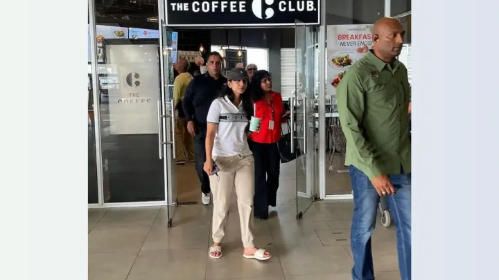 އާނަންތާއި ރާދިކާ އެއާޕޯޓުގައި - ފޮޓޯ: ހޮޓެލިއަރ މޯލްޑިވްސް