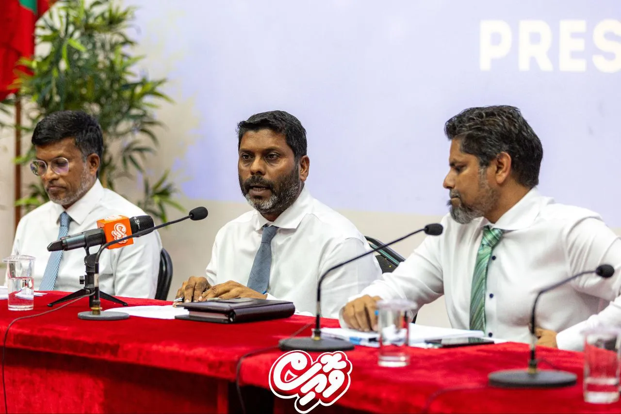 މިނިސްޓްރީން މިއަދު ބޭއްވެވި ނޫސްވެރިންގެ ބައްދަލުވުމުގެ ތެރެއިން / ފޮޓޯ:ވޮއިސް