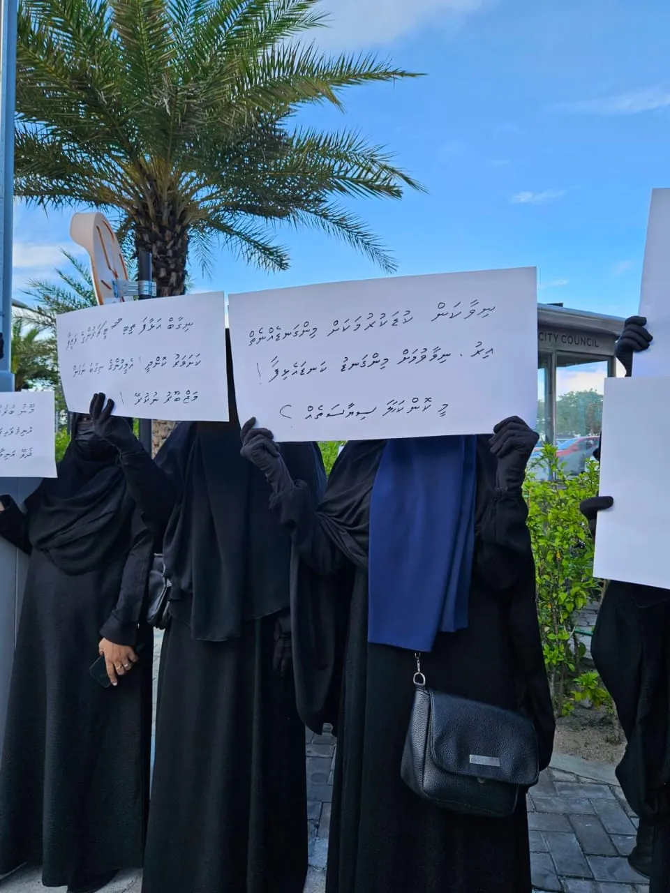 މޫނުބުރުގާގެ ދިފާޢުގައި ބާއްވާ ދެވަނަ އިޙްތިޖާޖު މާދަމާ!
