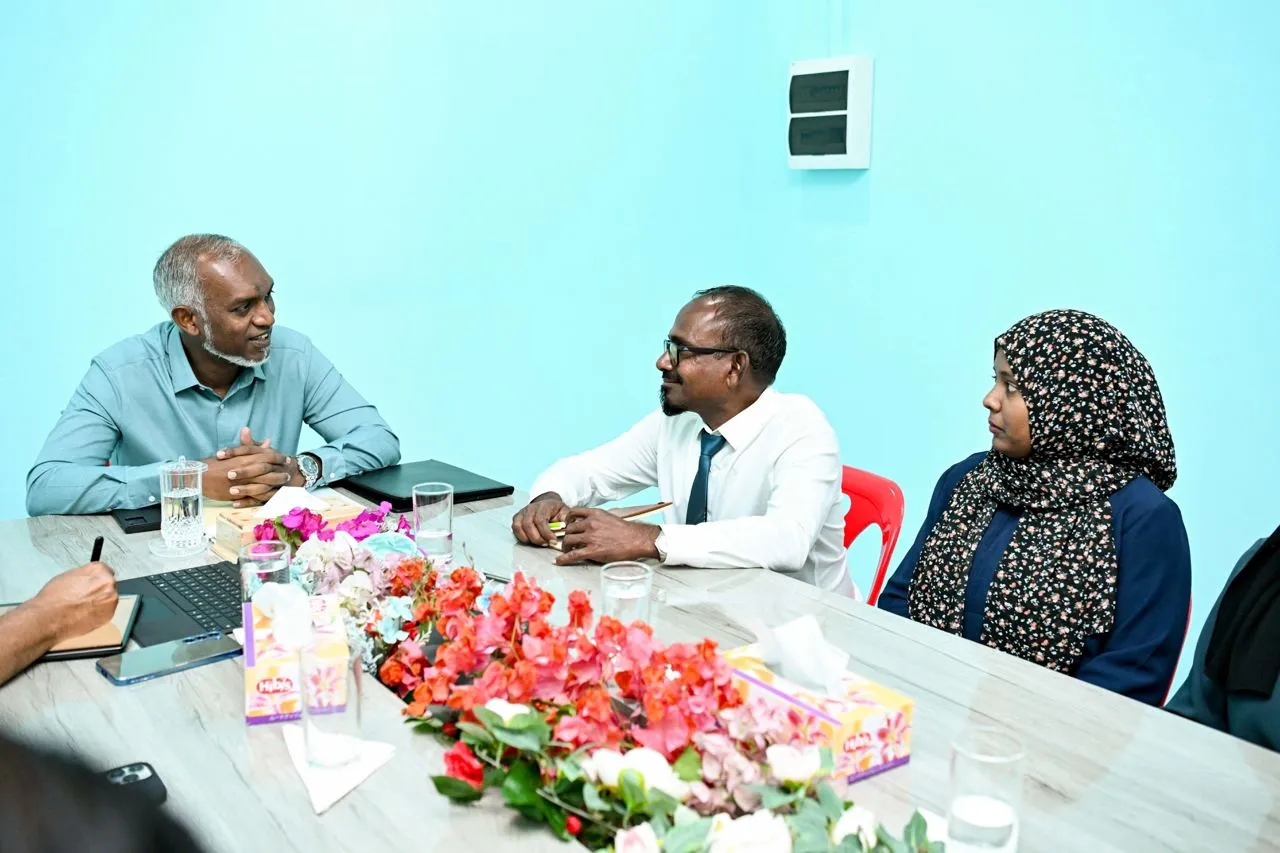 ރައީސް ޑރ.މުހައްމަދު މުއިއްޒު ފުޅަދޫގެ ކައުންސިލާއި އ.ތ.މ ކޮމިޓީ އާއި ބައްދަލުކުރެއްވުން-- ފޮޓޯ: ރައީސް އޮފީސް