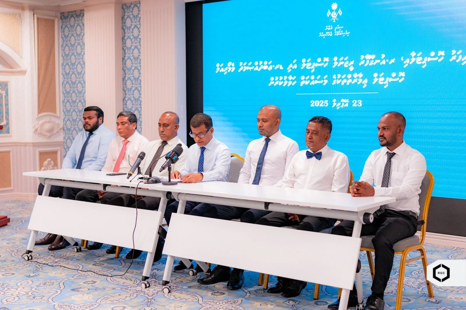 ހޮސްޕިޓަލް ތަކުގެ މަސައްކަތް ކުންފުނިތަކާ ހަވާލު ކުރުން: ފޮޓޯ/ އާރްޑީސީ