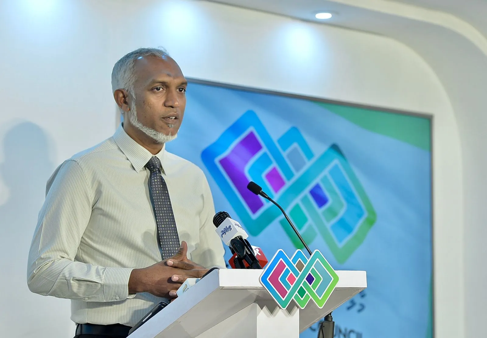 ޑރ މުޢިއްޒަށް ބިރު ދައްކައި މަރުގެ އިންޒާރުދިން މައްސަލަ ބަލަން ގޮވާލައިފި!