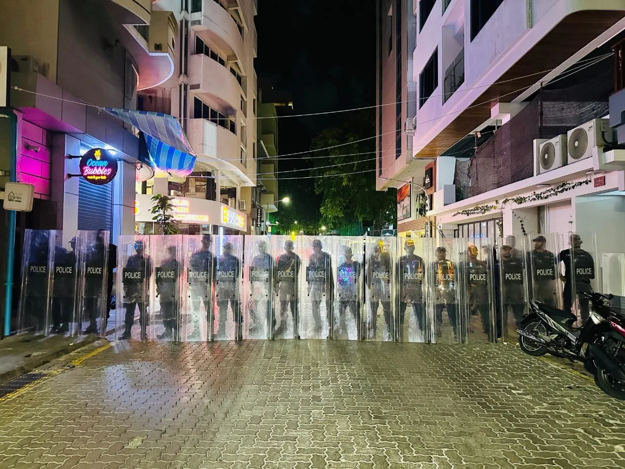 މިރޭ އެކި ވަގުތުތަކުގައި އާންމު ޓްރެފިކަށާއި ހިނގާ މީހުންނަށް އެކި ސަރަހައްދުތައް ބަންދުކުރެވޭނެ: ފުލުހުން