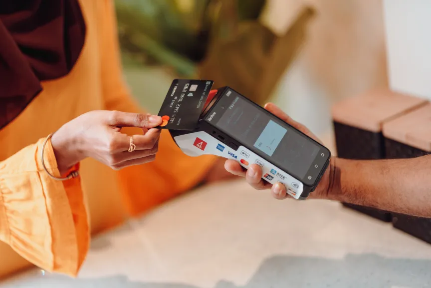 Customer making a transaction using BML card (Photo/BML)