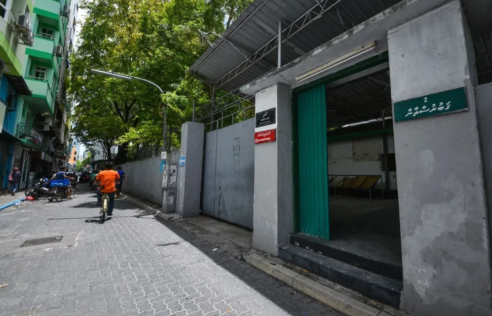 މޯޗަރީ ހުންނަ ގަލޮޅު ސަރަހާ.. ފޮޓޯ: އެޑިޝަން