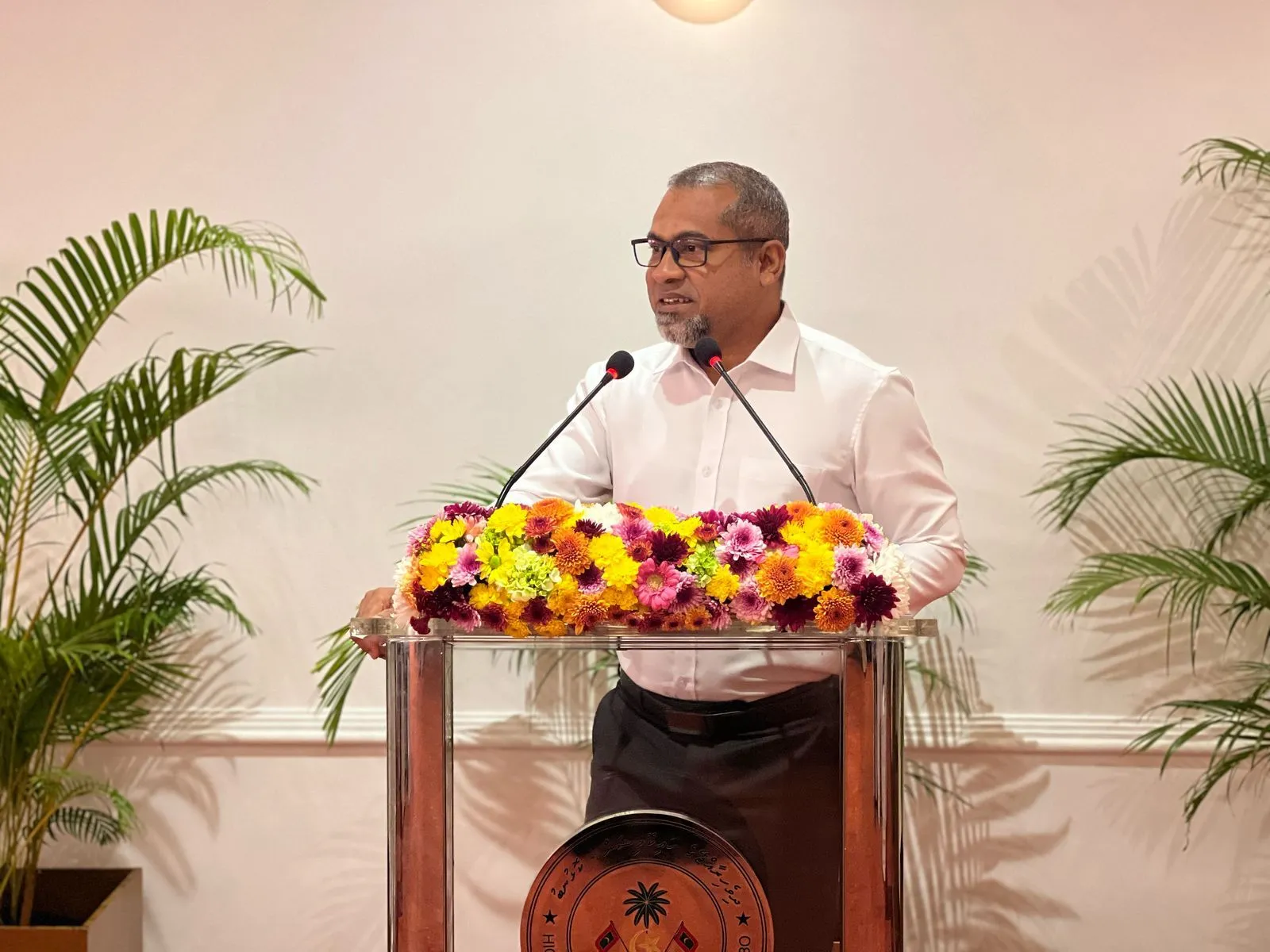 ޚާރިޖީ ވަޒީރު އަބްދުالله ޚަލީލް ލަންކާގައި ދިރިއުޅޭ ދިވެހިންނާއި ބައްދަލު ކުރެއްވުން: ފޮޓޯ/ ޚާރިޖީ ވުޒާރާ