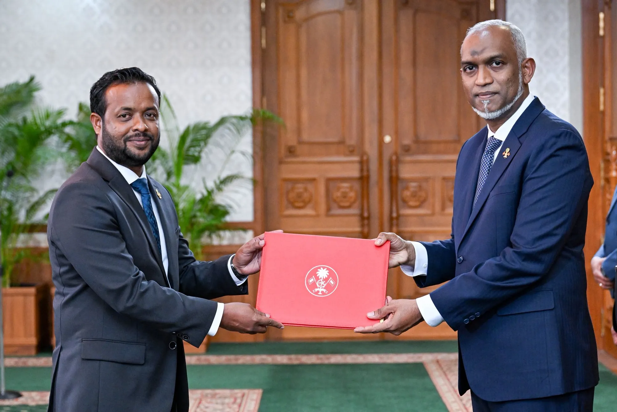 ޑރ. މުއްތަލިބު ރައީސް މުޢިއްޒާއެކު - ފޮޓޯ: ރައީސް އޮފީސް