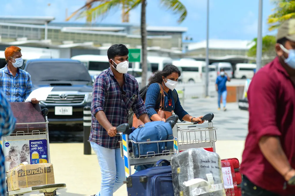 އިންޑިއާއިން ރާއްޖެއަށް ޒިޔާރަތް ކުރި ފަތުރުވެރިން ތަކެއް-- ފޮޓޯ: އަވަސް