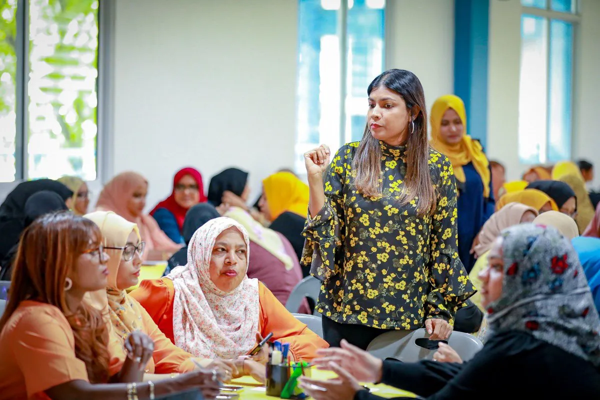 ކެބިނެޓްގެ 33 ޕަސެންޓް ދެއްވުމުން އެނގިގެންދިޔައީ އަންހެނުންނަށް ޚާއްސަ ސަމާލުކަމެއް ދެއްވާނެކަން: ރޮޒެއިނާ