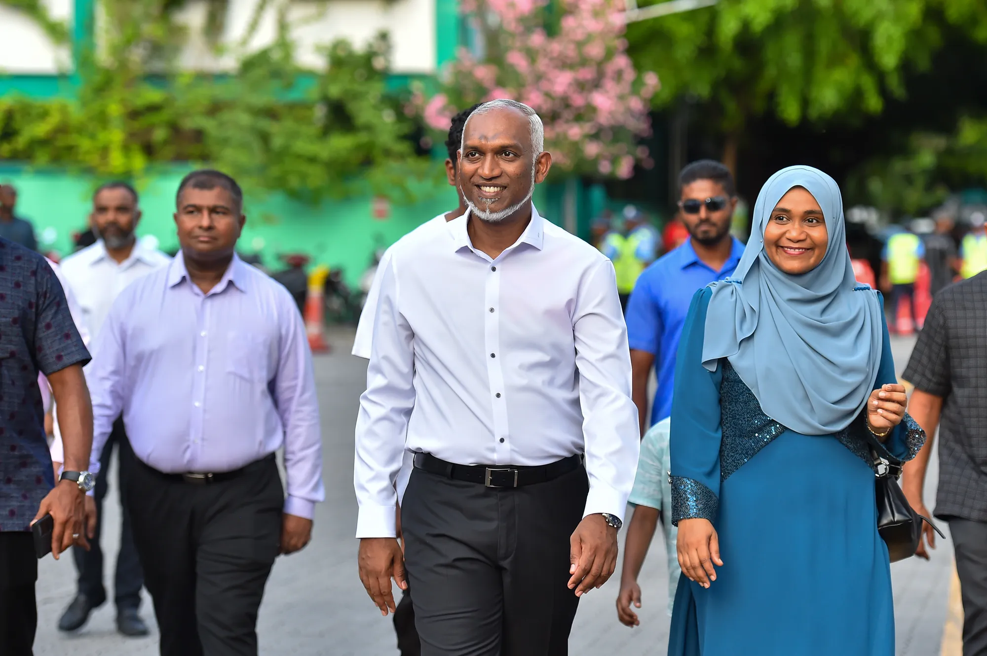 ރައީސް ޑރ.މުހައްމަދު މުއިއްޒު އާއި އެމަނިކުފާނުގެ އަނބިކަނބަލުން..