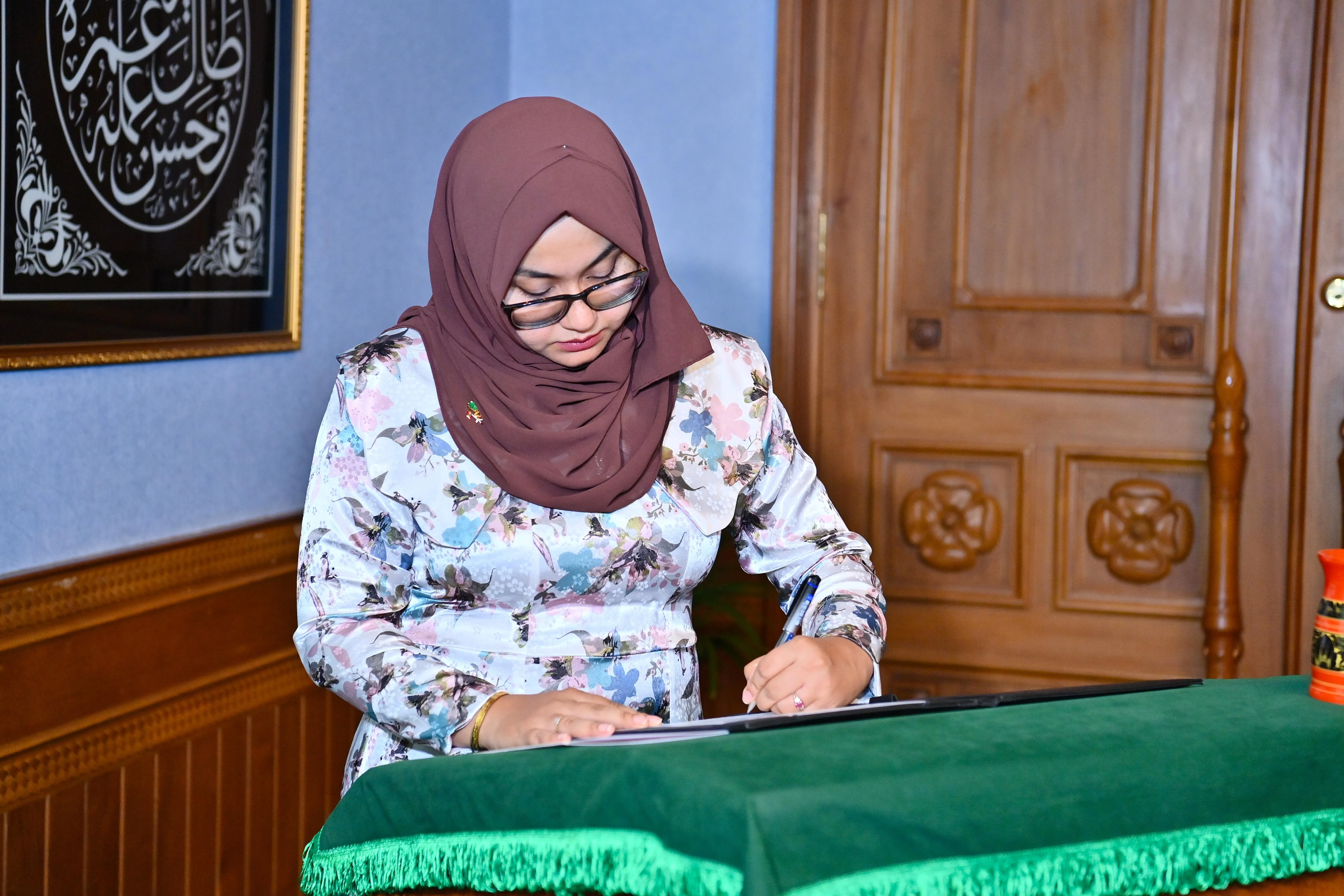 ވަޒީފާއާ ބެހޭ ޓްރައިބިއުނަލްގެ ނައިބު ރައީސާ ވަކިކޮށްފި