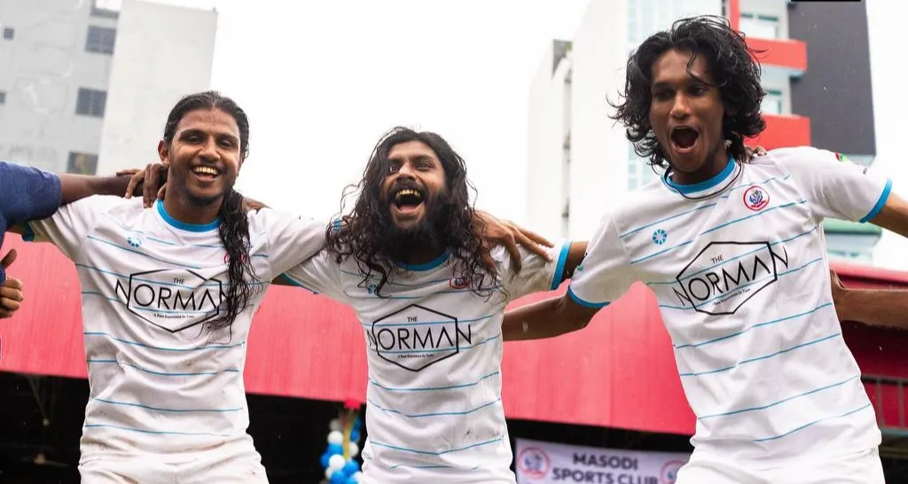 މަސްއޮޑި ސްޕޯޓްސް ކުލަބުގެ ކުޅުންތެރިން އުފާފާޅުކުރަނީ