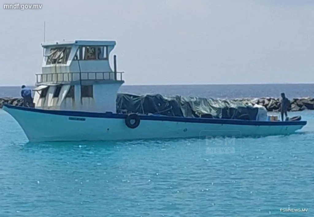 ގެއްލުނު ދޯނިން ދަތުރުކުރި ދެ މީހުން ކަނޑުވެފައި ތިއްބާ ސަލާމަތްކޮށްފި