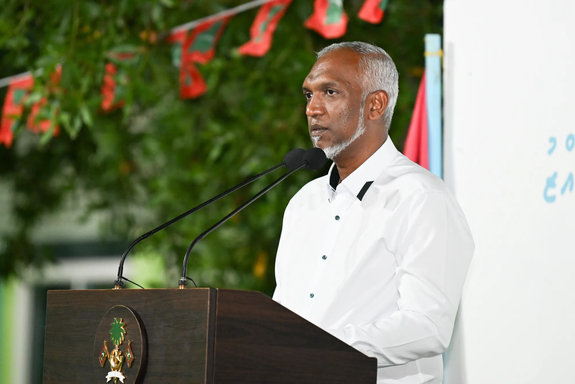 ވޭމަންޑޫ ބިން ހިއްކައި ބޮޑެތި މަގުތައް ހެދުމުގެ މަސައްކަތް ވަރަށް އަވަހަށް ފަށާނަން: ރައީސް މުޢިއްޒު