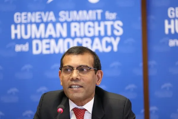 ބިކިނީގައި އުޅެނިކޮށް މާފުށިން ހައްޔަރުކުރި މީހާގެ ކިބައިން ނަޝީދު މައާފަށް އެދިވަޑައިގެންފި