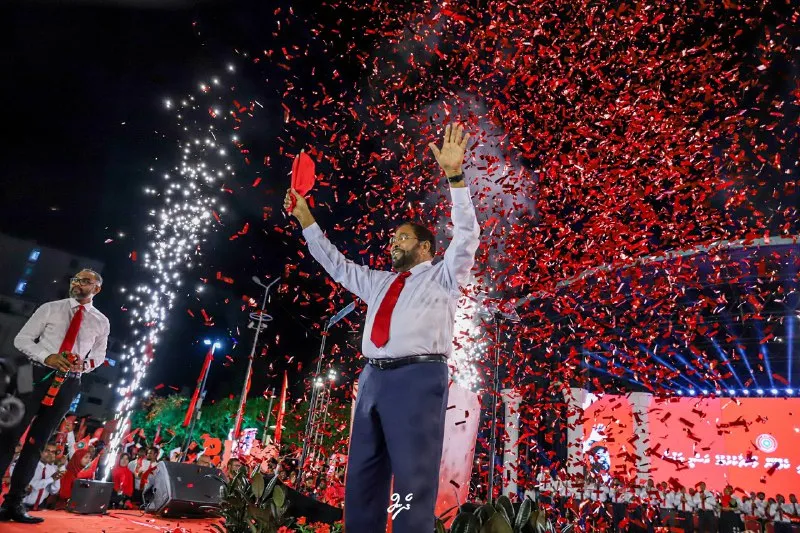ޤާސިމް އިބްރާހިމަށް ޖޭޕީގެ ރިޔާސީ ޓިކެޓު ހަވާލުކޮށްފި