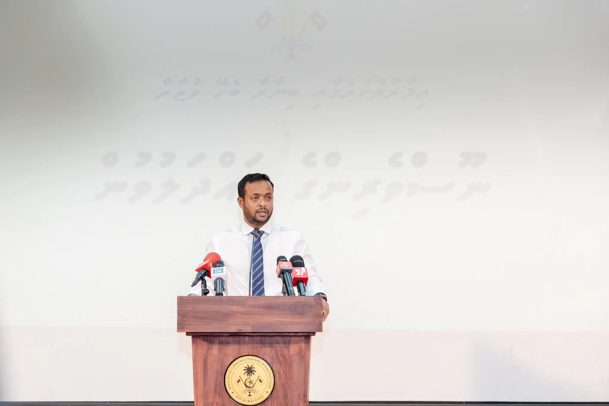 ވިތުހޯލްޑިންގ ޓެކްސް %10 އަށް ބަދަލުކުރުމުން ދިވެހި ކޮންޓްރެކްޓަރުންނަށް އިންސާފު ލިބޭނެ ކަމަށް ވަޒީރު ވިދާޅުވެއްޖެ