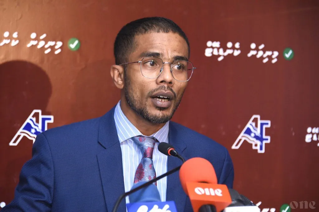 އަލްހާންގެ އިތުރުން އޭނާގެ ދެ ކޮއްކޮ އަށް ވެސް ދައުވާ ކޮށްފި