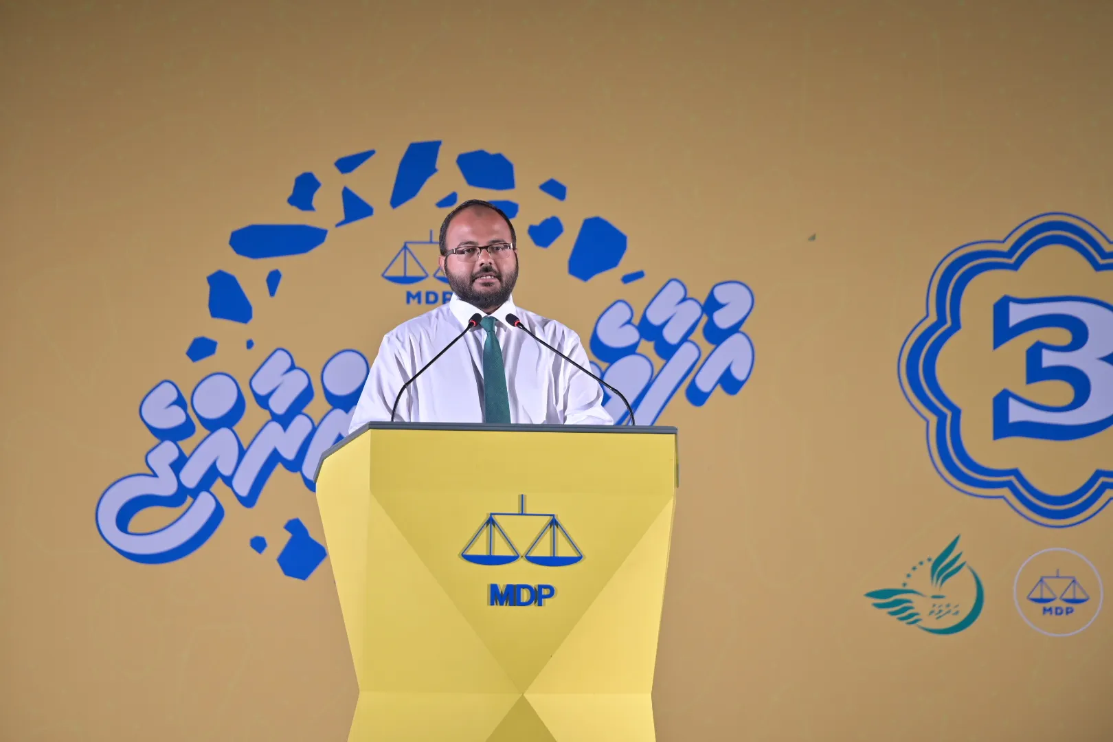 ރައީސް ޞާލިޙް ހުންނެވީ ތަރައްޤީގެ މަޝްރޫޢުތައް ހިންގެވުމުގައި ބޮޑުތަނުން ކުރީގަ: އިޔާދް