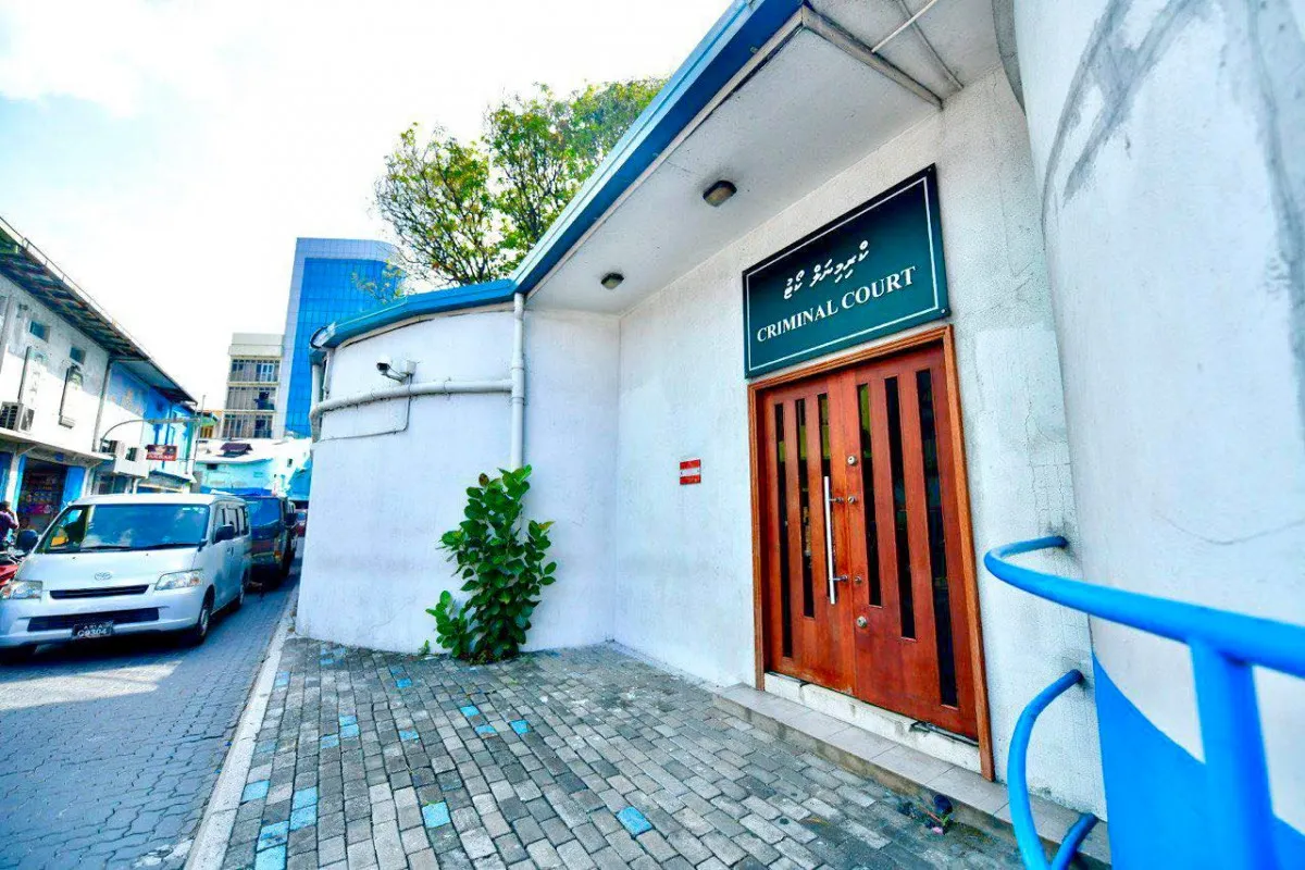 ވަގު ޑޮލަރު ދީ ފޯނު ގަތް މިހާއަށް ޙުކުމް ކުރީ މުޖްތަމަޢަށް ޚިދްމަތް ކުރުމަށް