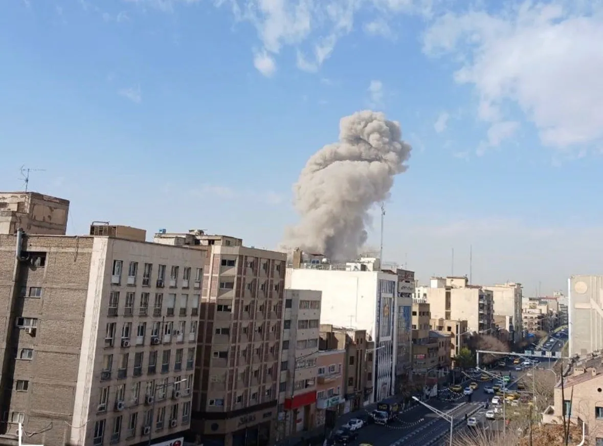 އެމެރިކާ އާއި އިޒްރޭލް ގުޅިގެން ތެހެރާނަށް ހަމަލާދިނީ އީރާނުގެ ވެރިން އަވަހާރަކޮށްލުމަށް!