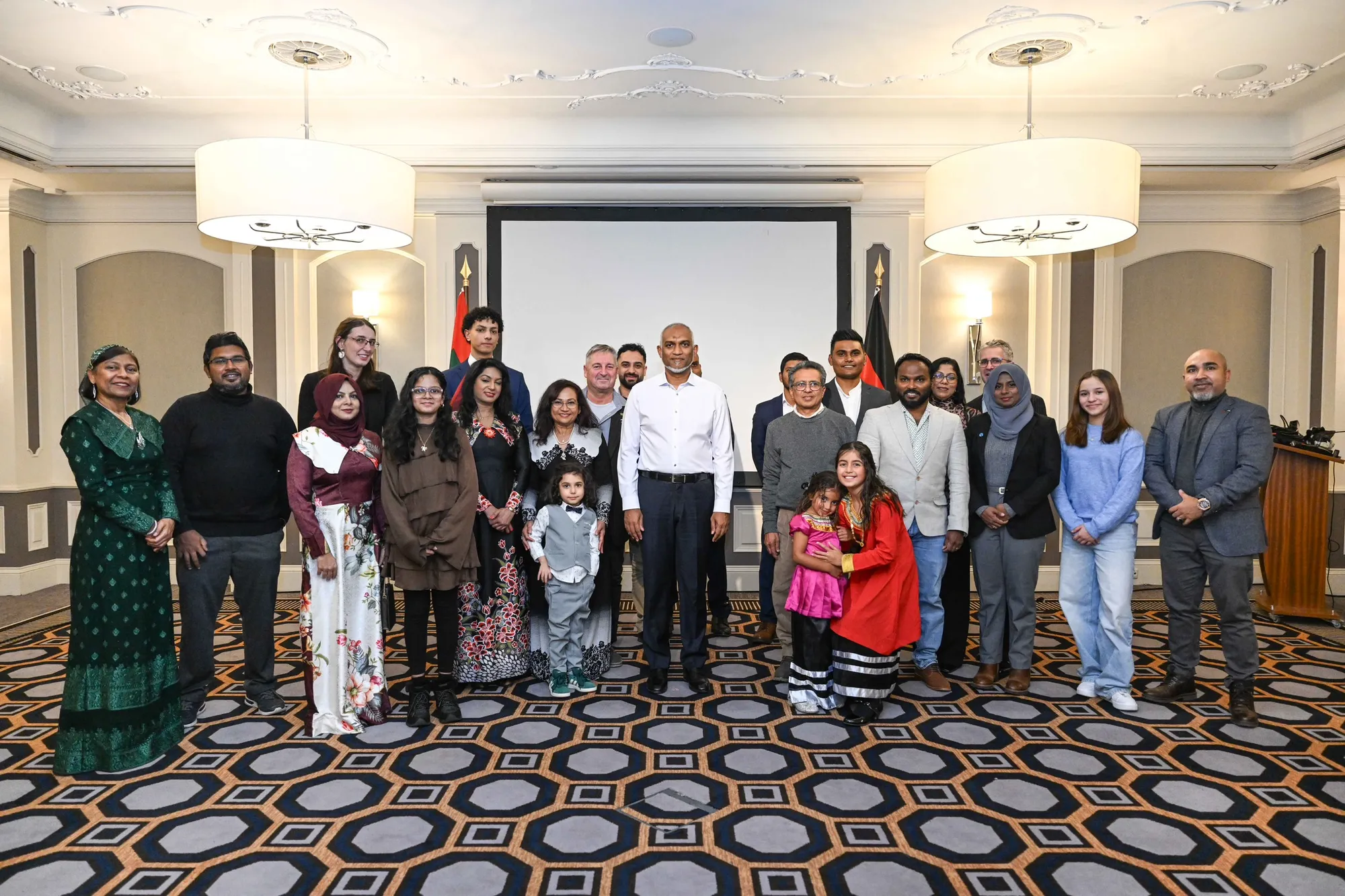ރައީސް، ޖަރުމަނުވިލާތުގައި ދިރިއުޅޭ ދިވެހި ރައްޔިތުންނާ ބައްދަލުކުރެއްވުން