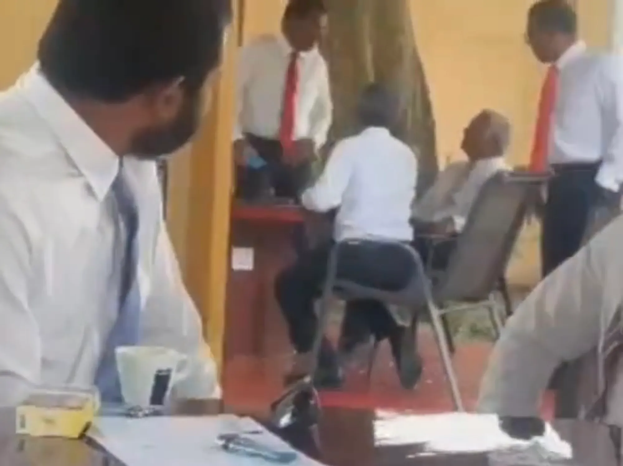 ރައީސް ނަޝީދު މެމްބަރު ނިޔާޒަށް އިންޒާރުދެއްވާ ވީޑިއޯއެއް އާންމުވެއްޖެ