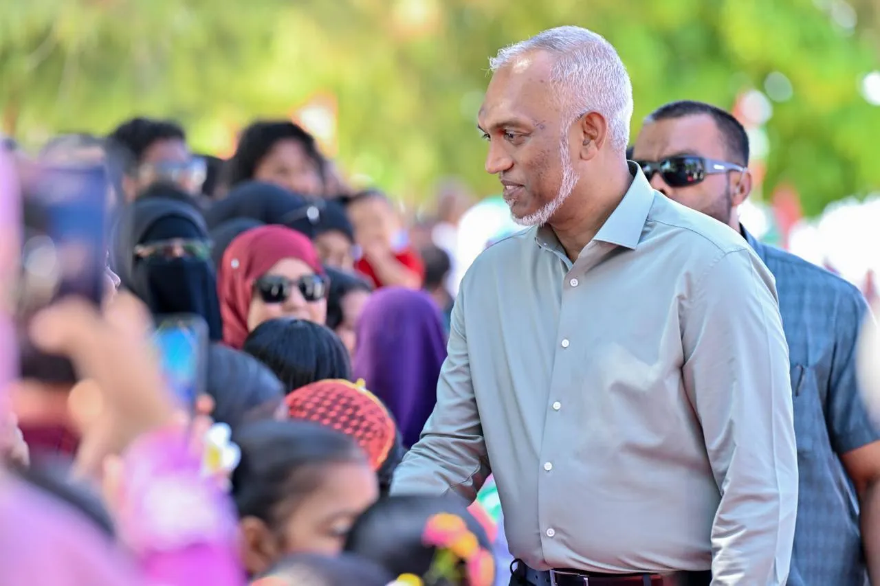 ރަޢީސް ޑރ މުޙައްމަދު މުޢިއްޒު: ފޮޓޯ/ ރައީސް އޮފީސް