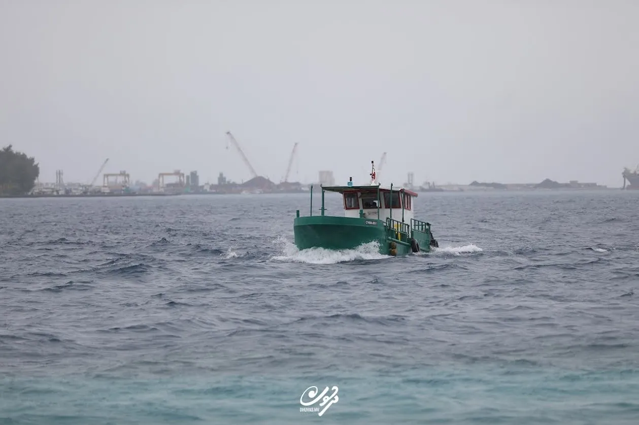 މާލެ ސަރަހައްދުން ދަތުރުކުރަމުންދިޔަ ކުޑަ ބާޖެއް - ފައިލް ފޮޓޯ: ދުވަސް