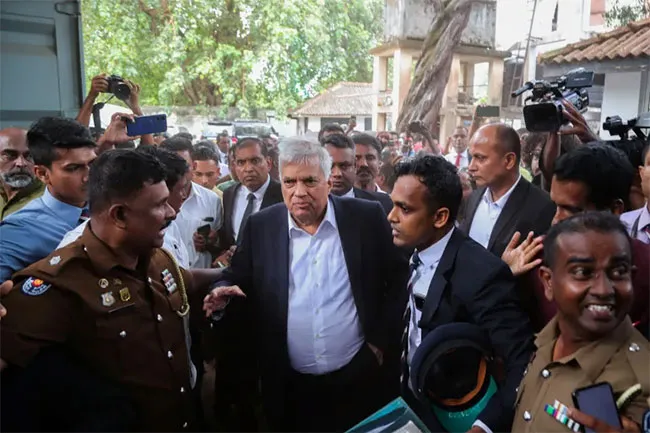 ސްރީލަންކާގެ ކުރީގެ ރައީސް، ރަނިލް ވިކްރަމަސިންހަ ހޮސްޕިޓަލަށް ބަދަލުކޮށްފި