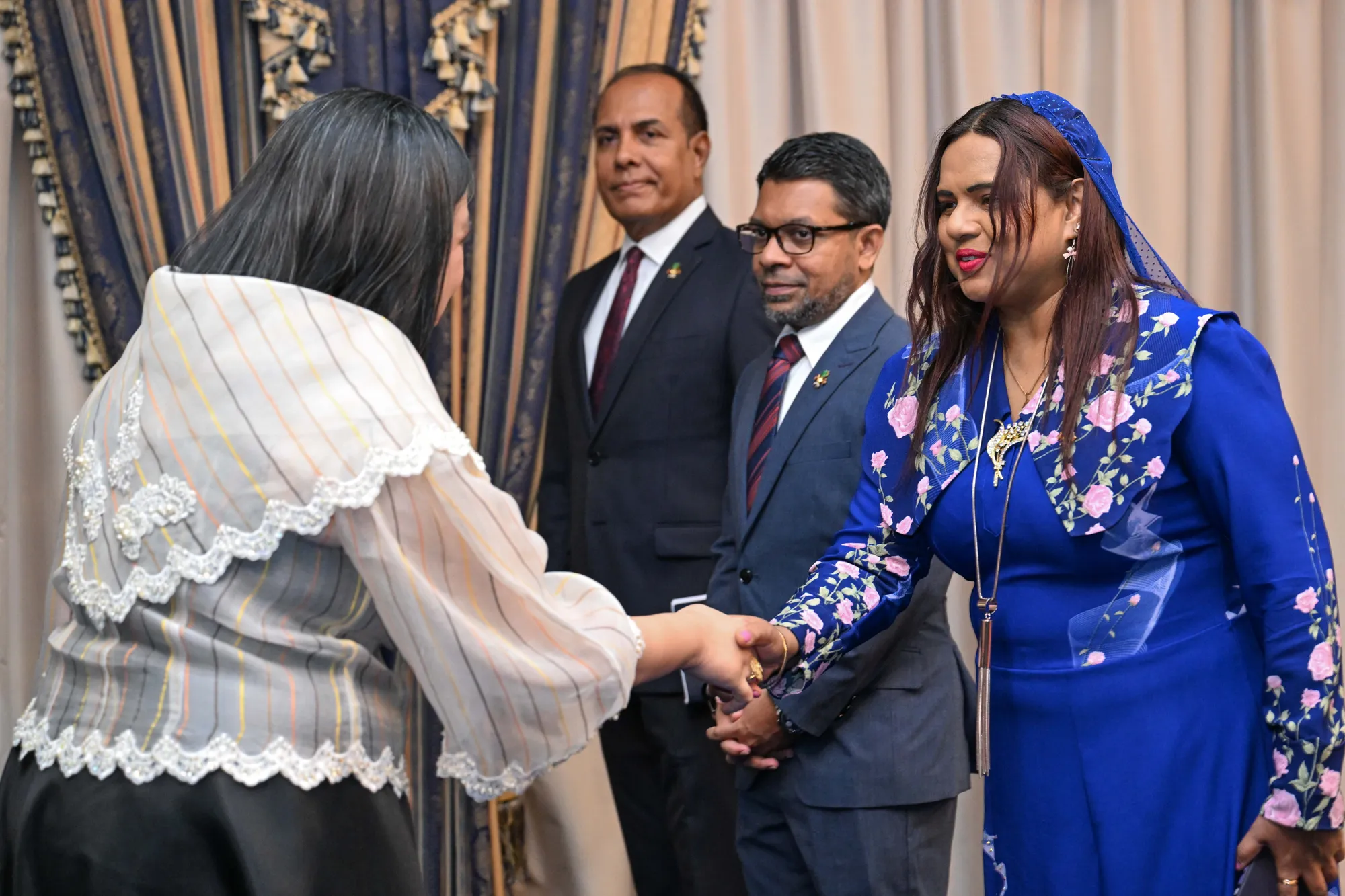 މިނިސްޓަރު އިރުތިޝާމް، ރަސްމީ ދަތުރުފުޅެއްގައި ޗައިނާއަށް ފުރާވަޑައިގެންފި