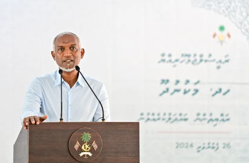 ރައީސް ޑރ. މުހައްމަދު މުއިއްޒު ހދ. މަކުނުދޫއަށް ވަޑައިގެން ރައްޔިތުންނާ ބައްދަލުކުރައްވާ ވާހަކަފުޅު ދައްކަވަނީ-- ފޮޓޯ: ރައީސް އޮފީސް