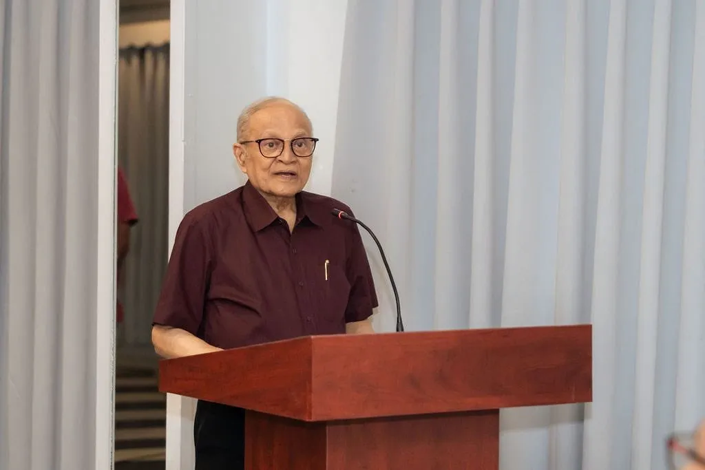 ފަލަކީ ހިސާބުން މާދަމާ ރޯދަ ކަމަށް މައުމޫން ވިދާޅުވެއްޖެ