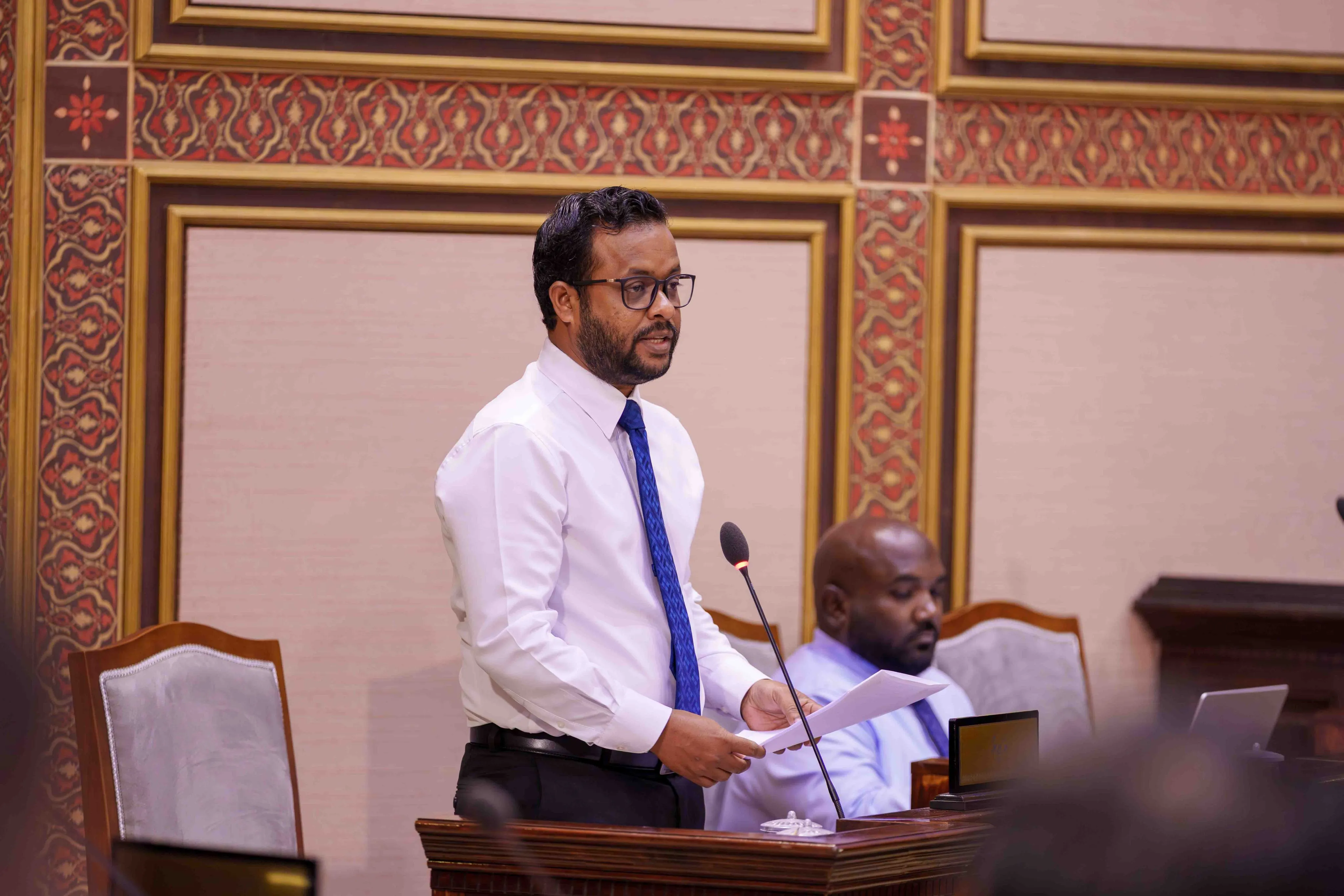 މެދުއިރުމަތީގެ ހަމަނުޖެހުމުގެ ސަބަބުން ރައީސްގެ ވަޢުދުފުޅުތައް ފުއްދަން ހުރަސްތައް އެބައޮތް ކަމުގައި މިނިސްޓަރ ވިދާޅުވެއްޖެ