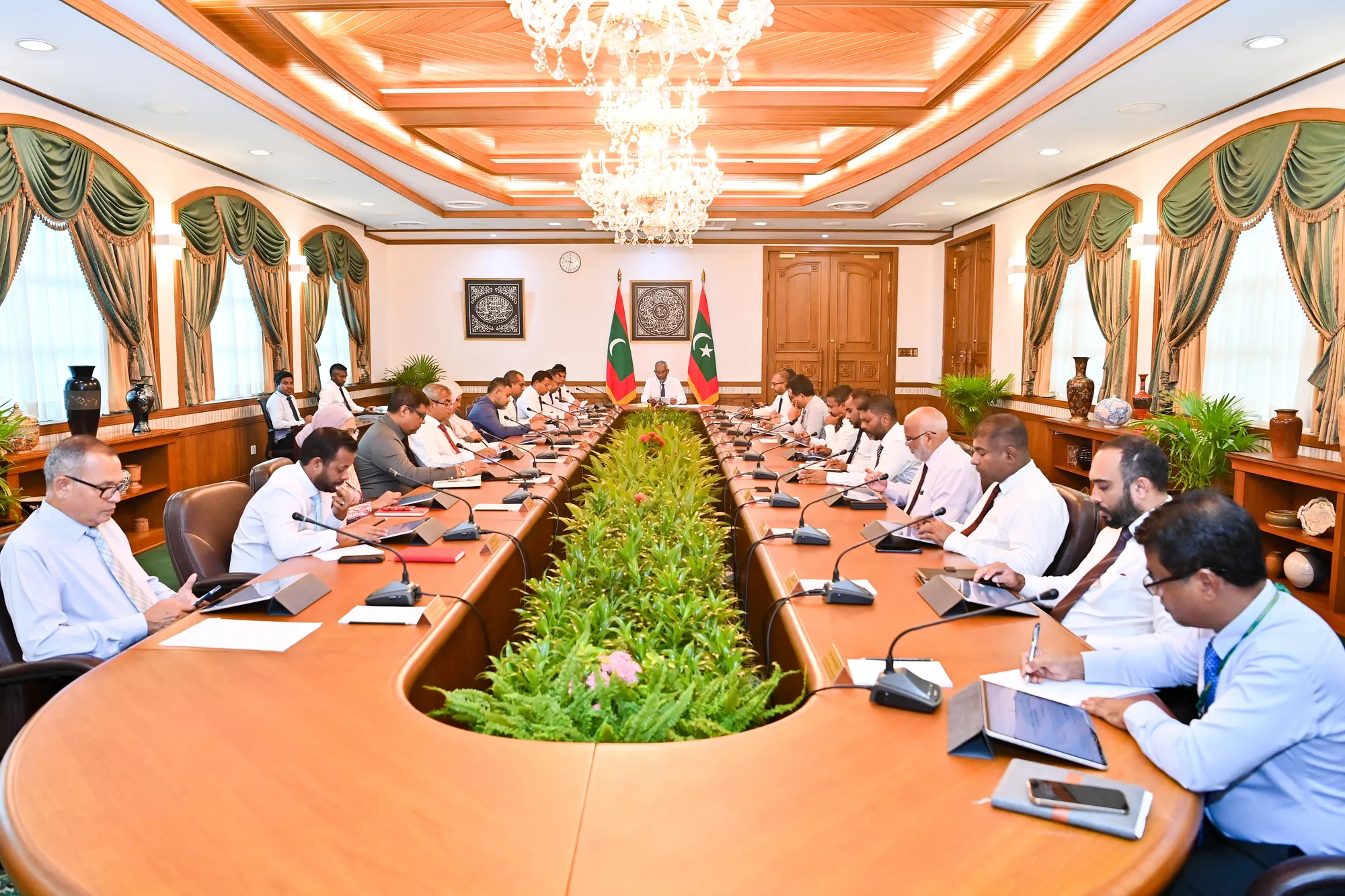 ސަރުކާރުގެ ކެބިނެޓް ބައްދަލުވުމެއްގެ ތެރެއިން: ފޮޓޯ/ ރައީސް އޮފީސް
