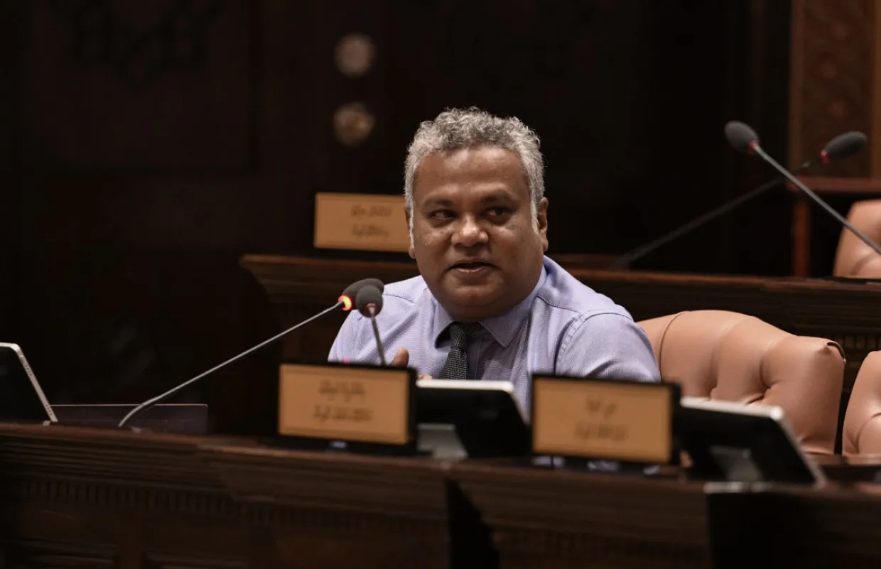 ރިޔާސަތުން 49 މެމްބަރުންގެ އިމްތިޔާޒަށް އަރައިގަތް މައްސަލަ ބަލަން ޖެހޭ: ނިޔާޒު
