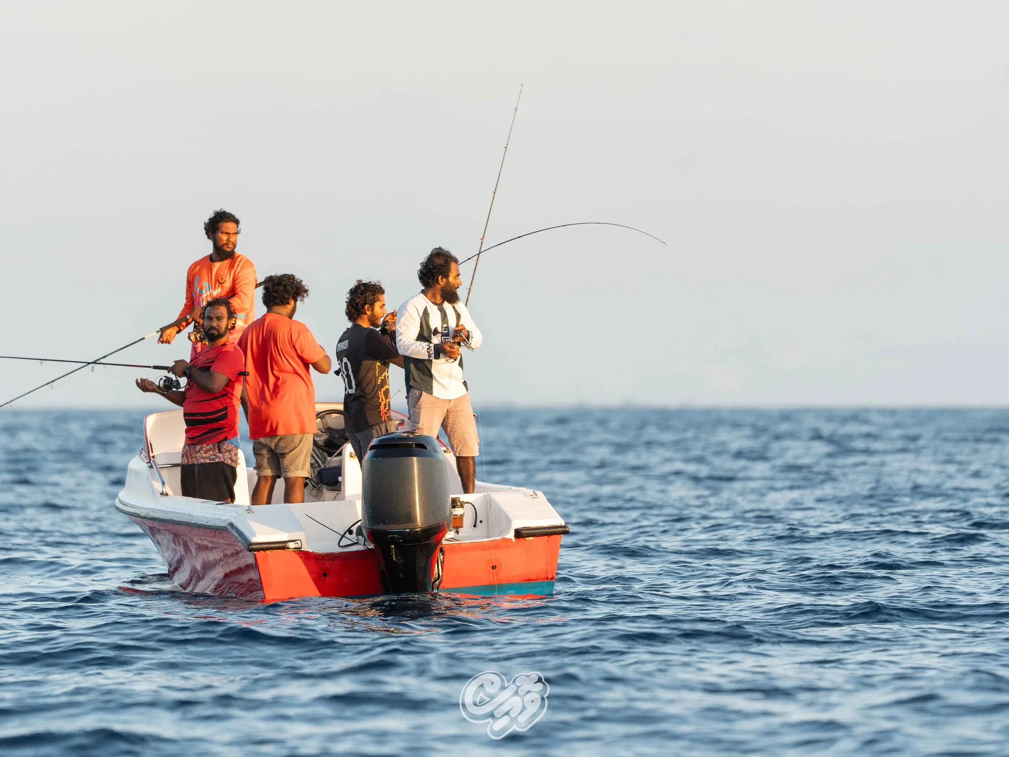 ޒުވާނުންތަކެއް މަސްވެރިކަމަށް ނިކުމެ