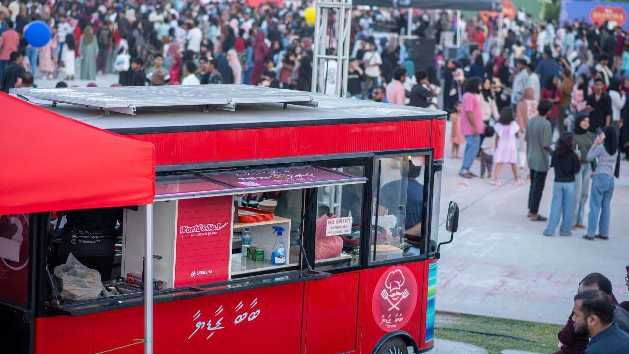 ބާބާ ގާޑިޔާގެ ޝަވަރުމާ، ދިރާގު ޕޭ އިން 1ރ. އަށް!