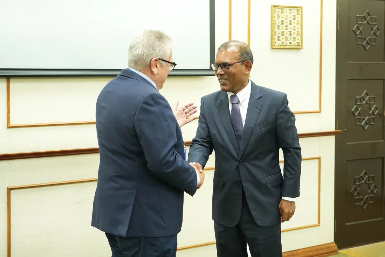 އީޔޫ އިން ރައީސް ނަޝީދަށް ދެންނެވީ ރައީސް ޔާމީންގެ މައްސަލައިގެ ތެރެއަށް ނުވަންނާނެ ކަމަށް!